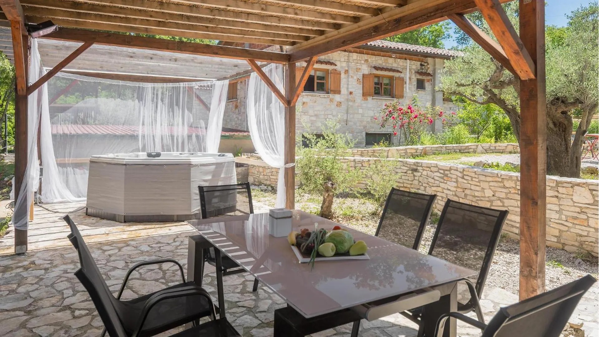Feriehus 2 Bedroom Beautiful Home In Rovinj Kroatien