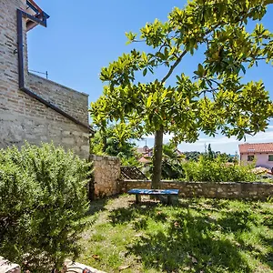Ferienhaus Monte With Jacuzzi, Rovinj